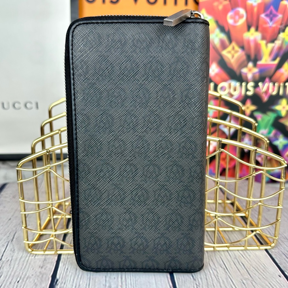 Dunhill black zippy zip around wallet - Picture 2 of 12